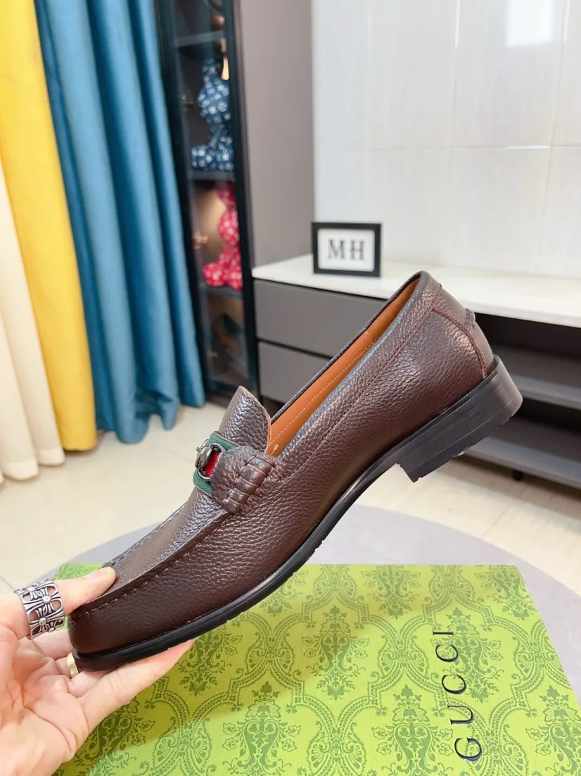 Men's shoes 💰500🌹🌹Niuli [GUCCI Gucci] A new style of formal men's leather shoes is coming~ The original quality upper is made of patent leather imported from Italy, the leather is soft and delicate, comfortable and soft first-layer cowhide lining, rubber wear-resistant outsole, the shoe shape is dignified and domineering, and the luxury charm cannot be concealed! The natural and free nouveau riche leads the trend. Code number: 38-44